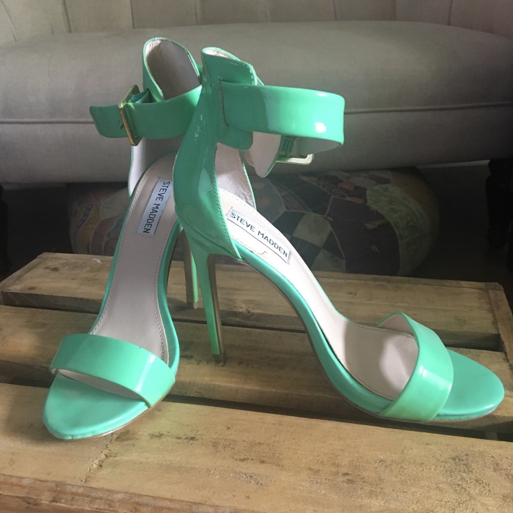 Steve Madden mint patent leather strappy heels !!